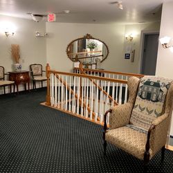 Colonial Manor