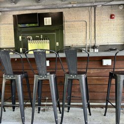 Flying Machine Brewing Company - Outside bar.. closed today but I bet it hops on weekend