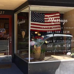 Helping Kneads Therapeutic Massage - 27 SE COURT AVE!!