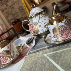 Marco and Polo Eurasian Cuisine - Cute tea pot that the herbal tea was served in.
