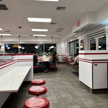 In-N-Out Burger - Fast Food Near Me - Flagstaff, Arizona