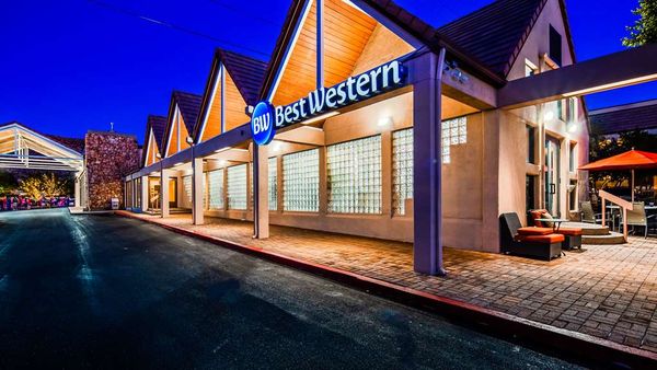 Town & Country Inn by null