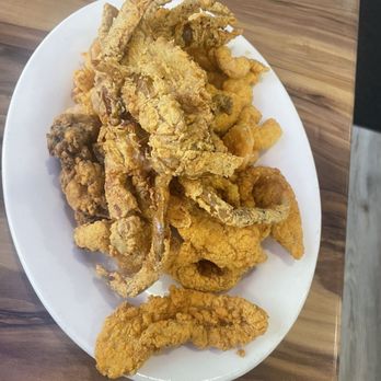 The Shack - Mixed Fried platter - Cajun/Creole Near Me - Houma, Louisiana