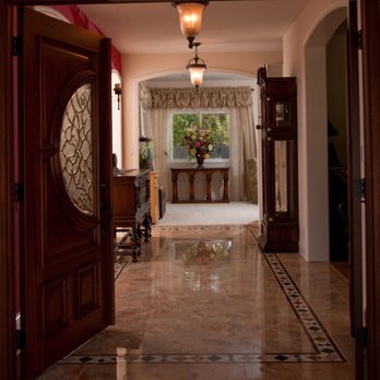 Kastaman Construction - Foyer with tiled entryway. - General Contractors Near Me Kastaman Construction - Foyer with tiled entryway. - General Contractors Near Me
