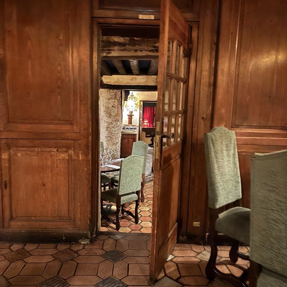 Le Coupe-Chou - Interior - French Near Me - Paris, 75 Le Coupe-Chou - Interior - French Near Me - Paris, 75