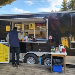Din's Fresh Fries - The food truck you order and pay at.
