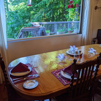 Misty Valley Inn B & B - Another of the tables, also a nice view. - Hotels Near Me - Forks, Washington