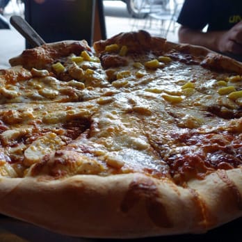 Bella Notte - Barbecue chicken pizza with pineapple on half. - Pizza Near Me - Pittsburgh, Pennsylvania Bella Notte - Barbecue chicken pizza with pineapple on half. - Pizza Near Me - Pittsburgh, Pennsylvania