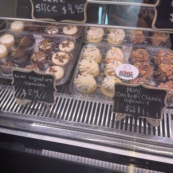 The Velvet Buttercream - Carrot cake, vegan cupcakes - Desserts Near Me - Phoenix, Arizona The Velvet Buttercream - Carrot cake, vegan cupcakes - Desserts Near Me - Phoenix, Arizona