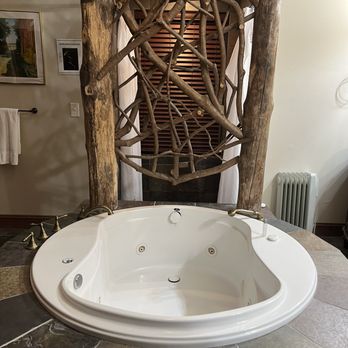 Carolina Cabin Rentals - Jet tub and shower area - Vacation Rentals Near Me - Boone, North Carolina