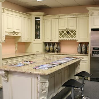J&K Cabinets - Creme Maple - Interior Design Near Me - North Reading, Massachusetts