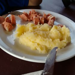 La Roc-k - Opción infantil: Salchicha Frankfurt con puré. Excelente en sabor y tamaño de porción.