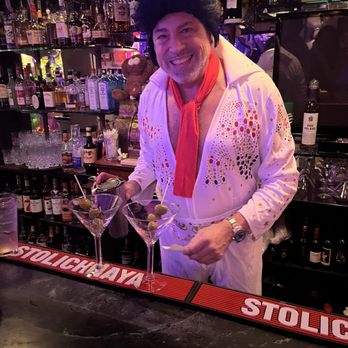 Country House - Bobbbyyy! He runs the place! - American Near Me - Stony Brook, New York Country House - Bobbbyyy! He runs the place! - American Near Me - Stony Brook, New York