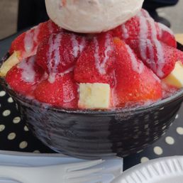 Strawberry bingsu