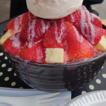 Cups - Strawberry bingsu - Desserts Near Me - Markham, Ontario