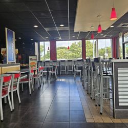 Burger King - Very wide aisles & nice look!