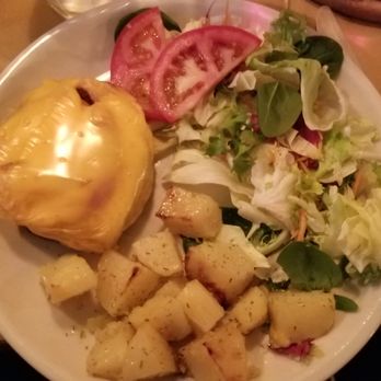 Osteria Marsalino - Cheeseburgers with prosciutto and tomato; accompanied by roasted potatoes and salad. - Italian Near Me - Bologna, BO