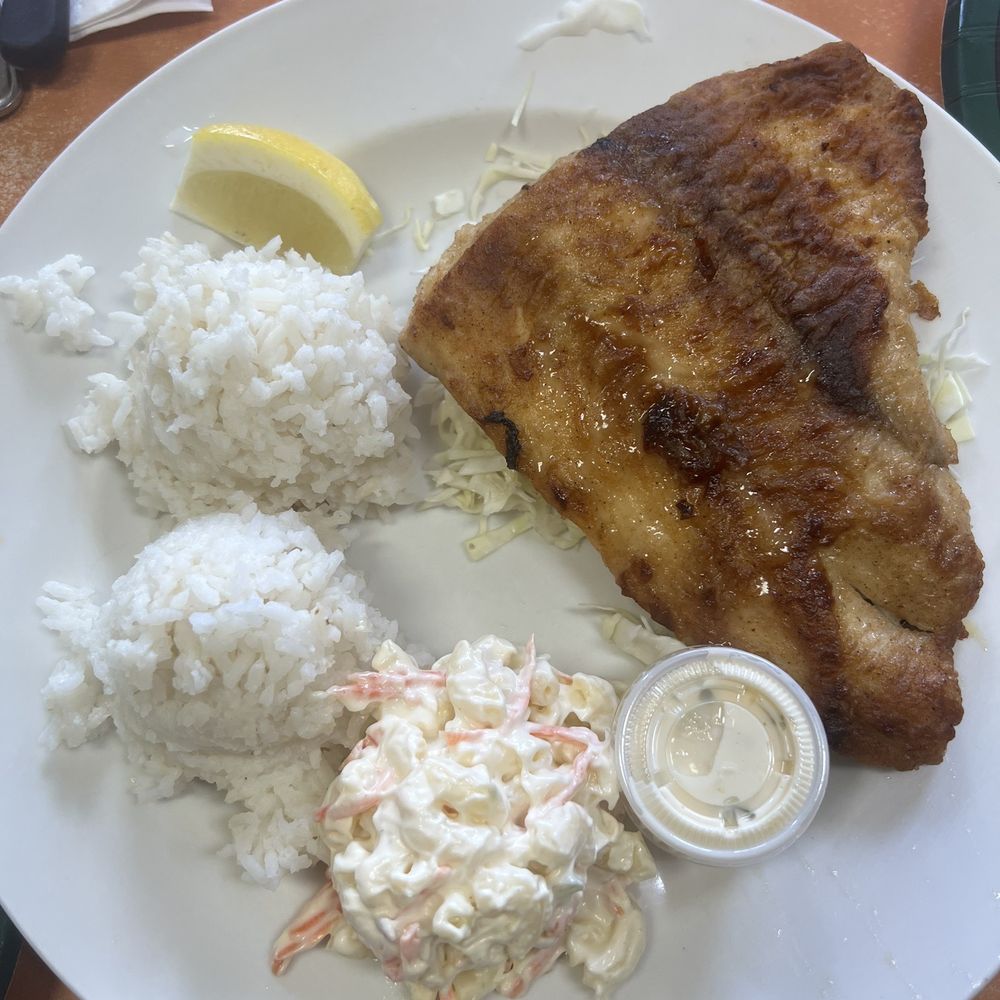 Ray's Café - Huge piece of moist Mahi-mahi, delicious Mac salad lemon slice & 2 scoops white rice - American Near Me - Honolulu, Hawaii Ray's Café - Huge piece of moist Mahi-mahi, delicious Mac salad lemon slice & 2 scoops white rice - American Near Me - Honolulu, Hawaii