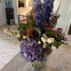Colony Florist & Gifts - 18 day old arrangement, still gorgeous!