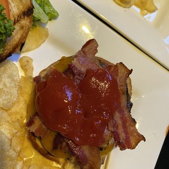 V Restaurant, Bistro & Bar - New American Near Me - Murphys, California