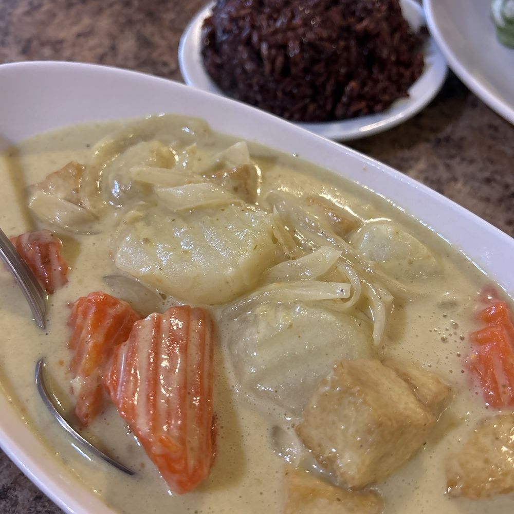 Cholada Thai Cuisine Long Beach - Yellow curry with tofu. - Thai Near Me - Long Beach, California Cholada Thai Cuisine Long Beach - Yellow curry with tofu. - Thai Near Me - Long Beach, California