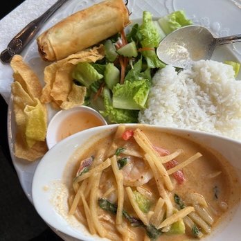 The Lakes Cafe - Red curry shrimp, could use a bit more coconut milk, otherwise, very flavorful - Thai Near Me - Las Vegas, Nevada The Lakes Cafe - Red curry shrimp, could use a bit more coconut milk, otherwise, very flavorful - Thai Near Me - Las Vegas, Nevada