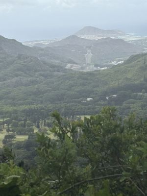 Nuʻuanu Pali Lookout by null