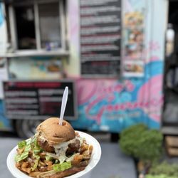 Dinos Gourmet On-The-Go - Fried chicken sandwich