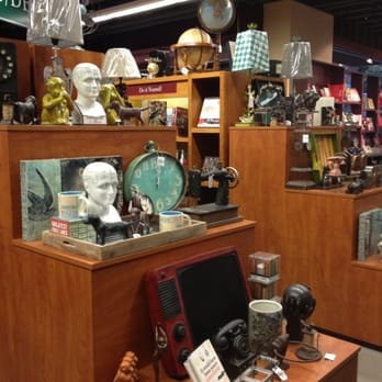 Vroman's Bookstore - Bookstores Near Me - Pasadena, California