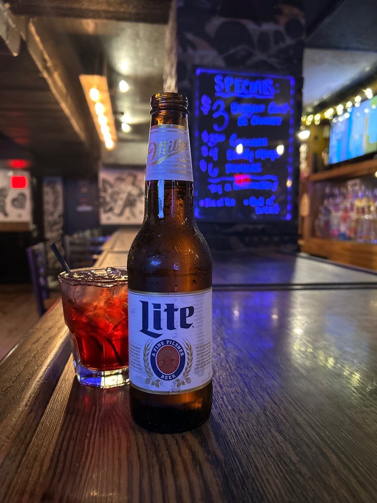 Dive Bars THE POUR HOUSE 41 Photos & 41 Reviews 103 Market St