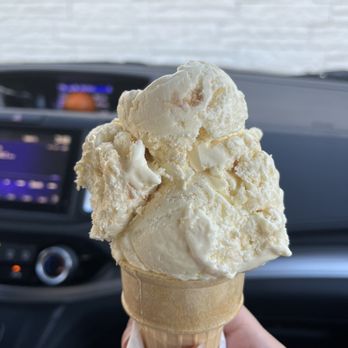 Guernsey Crest - Small banana pudding cone - Ice Cream & Frozen Yogurt Near Me - Paterson, New Jersey