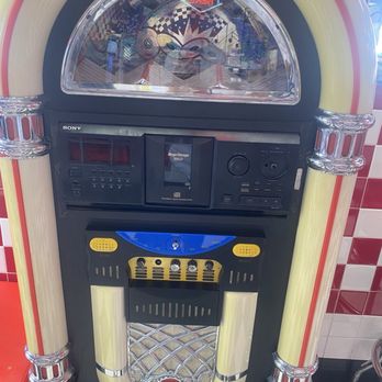 Lennys Burger - Juke Box - Burgers Near Me - Phoenix, Arizona Lennys Burger - Juke Box - Burgers Near Me - Phoenix, Arizona