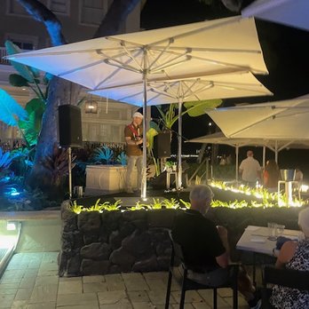 The Beach Bar - Bars Near Me - Honolulu, Hawaii