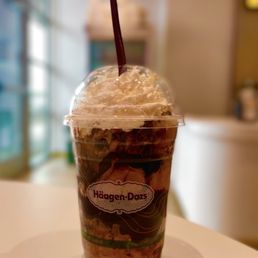 Cookies & Cream Dazzler Sundae (Midnight Cookies & Cream)