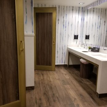 Mera Business Lounge - Bathroom - Airport Lounges Near Me - Cancún, ROO Mera Business Lounge - Bathroom - Airport Lounges Near Me - Cancún, ROO