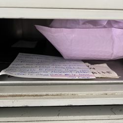 United States Post Office - The size of the mailbox opening & the note!