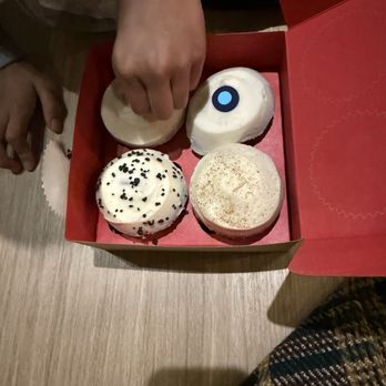 Sprinkles - Black and white, carrot, coconut, and lemon blueberry cupcakes. - Bakeries Near Me - Palo Alto, California Sprinkles - Black and white, carrot, coconut, and lemon blueberry cupcakes. - Bakeries Near Me - Palo Alto, California