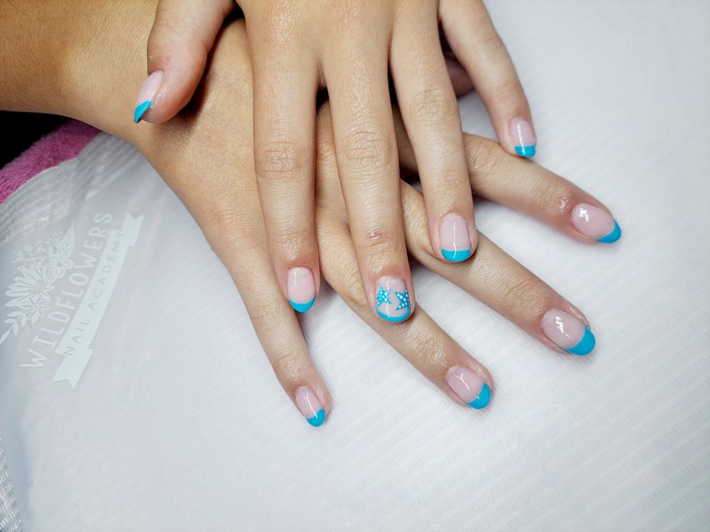 Nails by Liz Logo