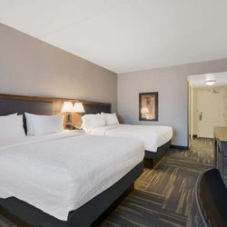 Hampton Inn & Suites Plattsburgh - Guest room