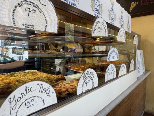 F&F Pizzeria by null