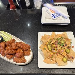 Dave & Buster's West Nyack - Palisades - Boneless wings & $5 nacho bites