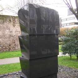Anne Franck - Mahnmal - Denkmal an Stadtmauer
