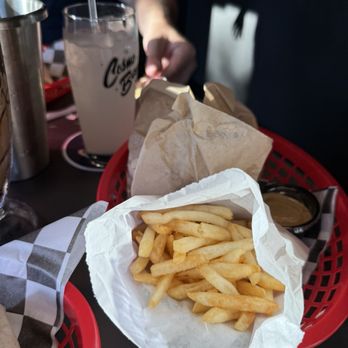 Cosmo Burger XR - Lemonade and fries with kids burger - Cocktail Bars Near Me - Kansas City, Missouri