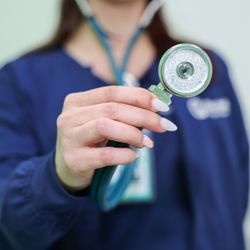 Clinica Familiar La Virgen de Guadalupe Fort Worth Gran Plaza - Contamos con espacios impecables y personal capacitado que sigue estrictas normas de salud para brindarte diagnósticos precisos.
