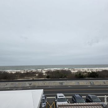 Montreal Beach Resort - Hotels Near Me - Cape May, New Jersey