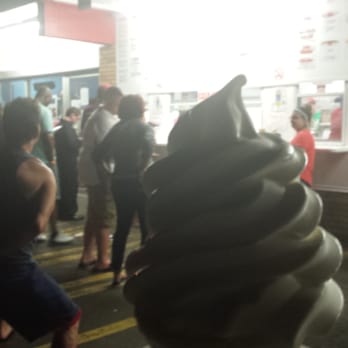 Lugia's Ice Cream - Very busy late night like a girl i know - Ice Cream & Frozen Yogurt Near Me - Spencerport, New York