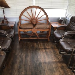 Jiffy Lube - Seating area in the lobby.