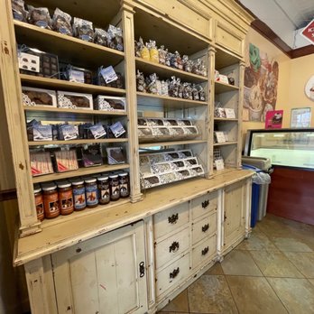 Kilwins Ice Cream - Chocolate - Fudge - display of various flavors - Ice Cream & Frozen Yogurt Near Me - Black Mountain, North Carolina