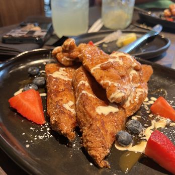 Honey Uninhibited - Covington - 1/2 Chicken + French toast - Breakfast & Brunch Near Me - Covington, Kentucky
