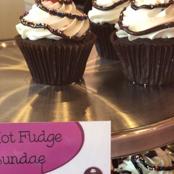 SmallCakes - Aurora - Cupcakes Near Me - Aurora, Illinois